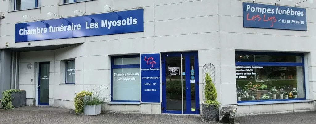 Façade extérieure de l'agence Pompes Funèbres Les Lys et de la Chambre Funéraire Les Myosotis
