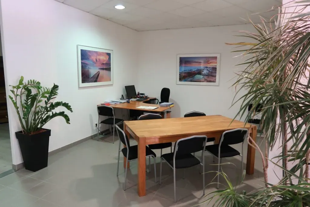 Espace de réception et bureau de rendez-vous des Pompes Funèbres Les Lys